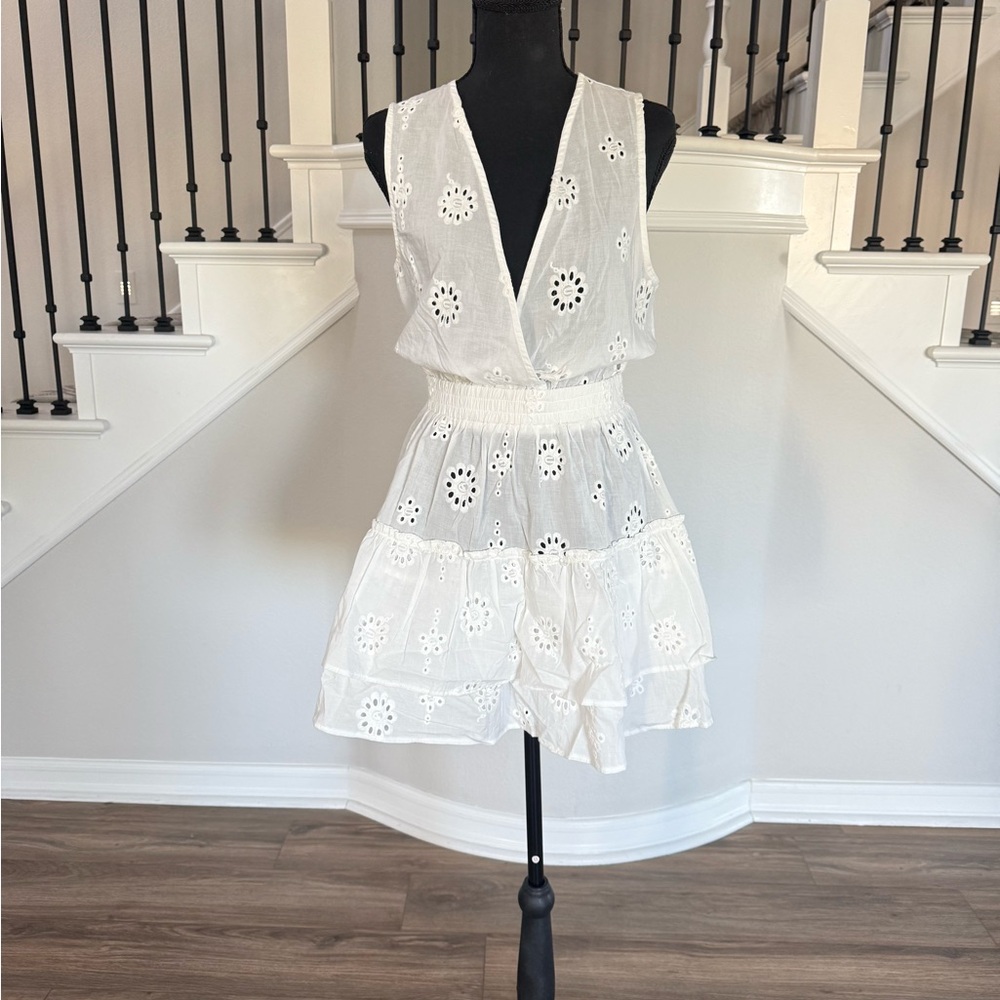 ✨$98 NWT AQUA Eyelet Embroidered Dress – White, Bloomingdale’s Exclusive (M)✨